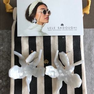 Lele Sadoughi small Paper Lily white earrings